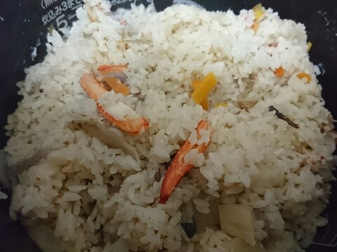 炊き込みご飯カニ缶と共に